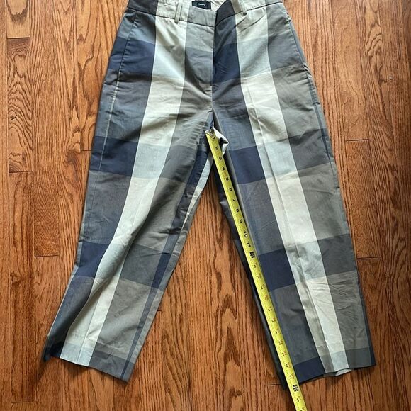 Theory Gray and Tan Plaid Cropped Capris Sz 6 - Picture 5 of 12